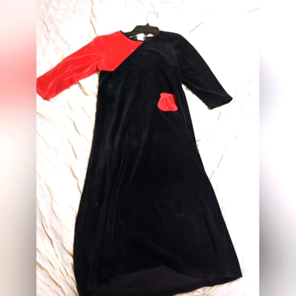 Modern trousseau dress for kids size 7 black with a little pink